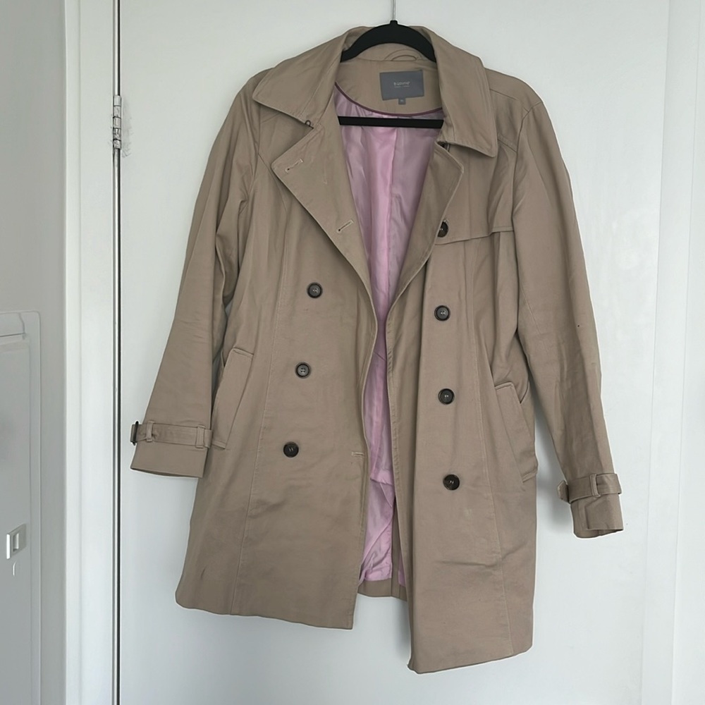 b. young beige trench coat - Size 40